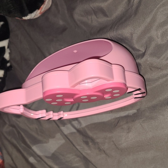 Hello Kitty Mirror w Brush Holder - Picture 10 of 13